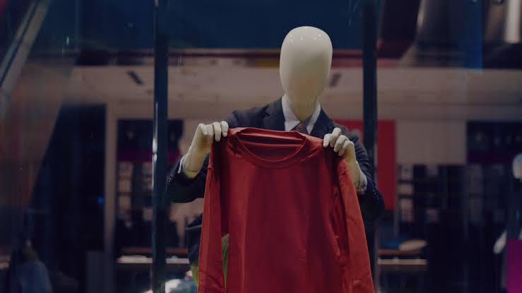 ユニクロTV-CM 『リラックスマネキン -意外な働き者のオフタイム-』(2019) 閉店後の店内でマネキンが踊りだす