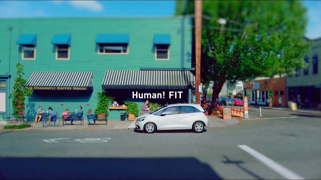 HONDA FIT 新TV-CM(2020)　チルトシフトでミニチュアジオラマ感満載！妻夫木聡の声に癒される