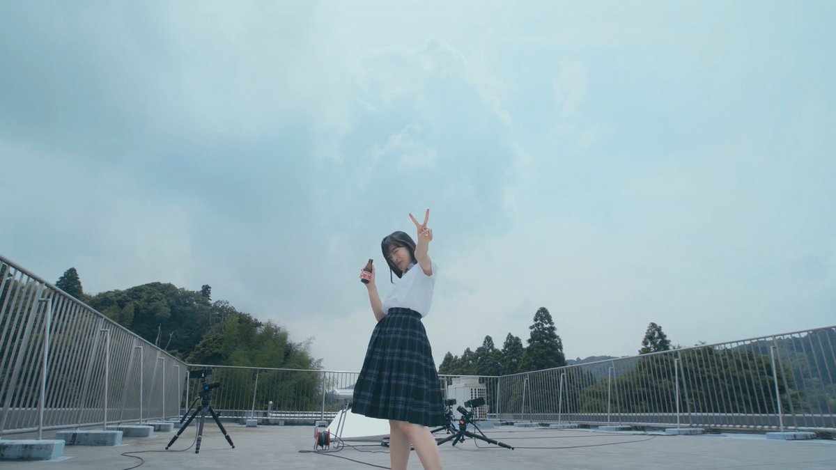 大塚製薬CM「オロナミンC」(2020)　森七菜の元気な歌声が校内に響く！