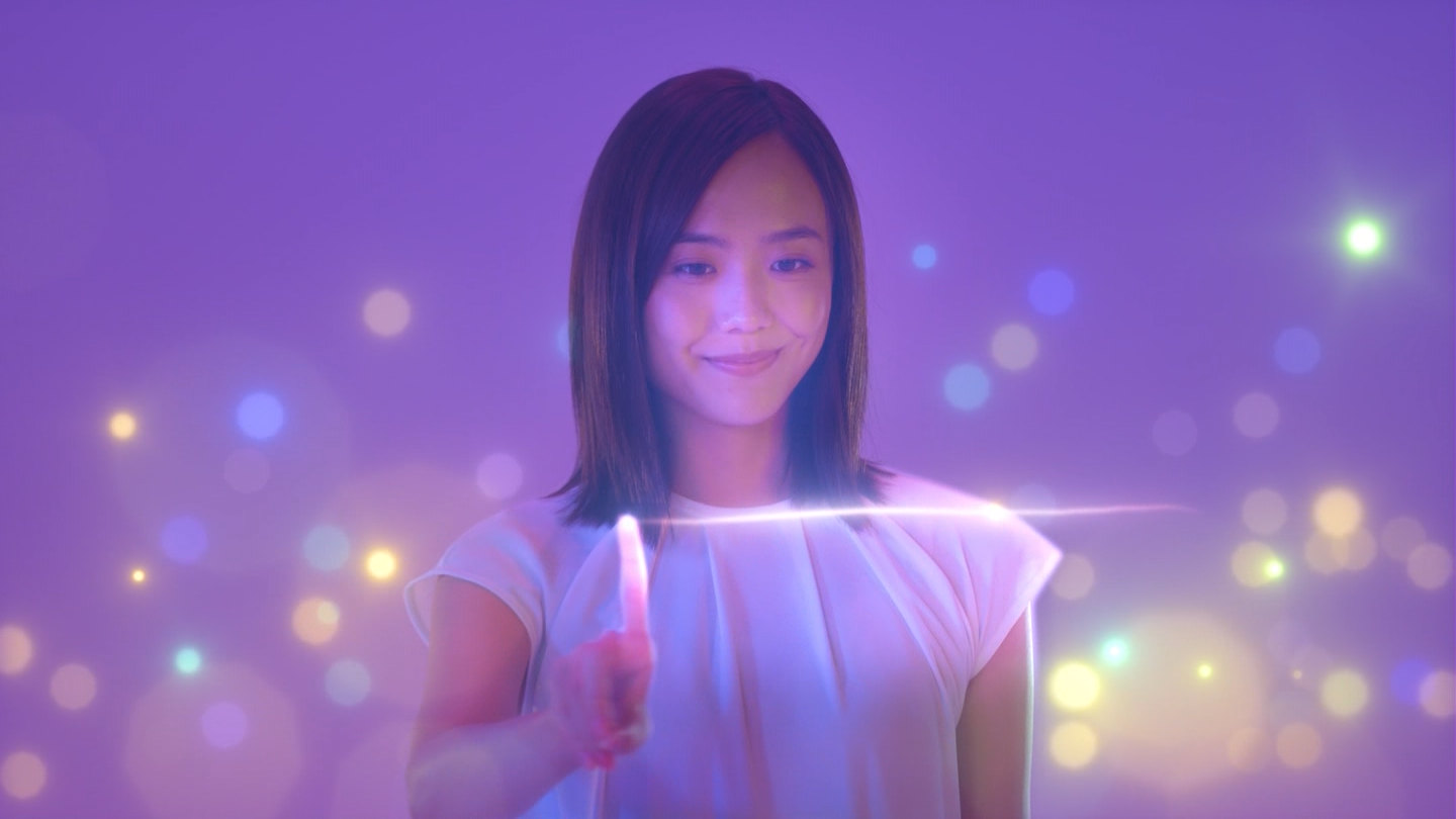 因幡電機産業株式会社　企業CM「街を描く」篇(2021) 　Rayモデル松井愛莉が空中に街を描いていく
