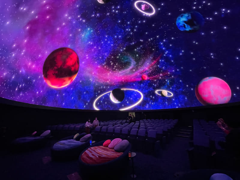 コニカミノルタプラネタリウム「コニカミノルタプラネタリアYOKOHAMA」(2022) 首都圏初LEDドームプラネタリウムがお目見え。