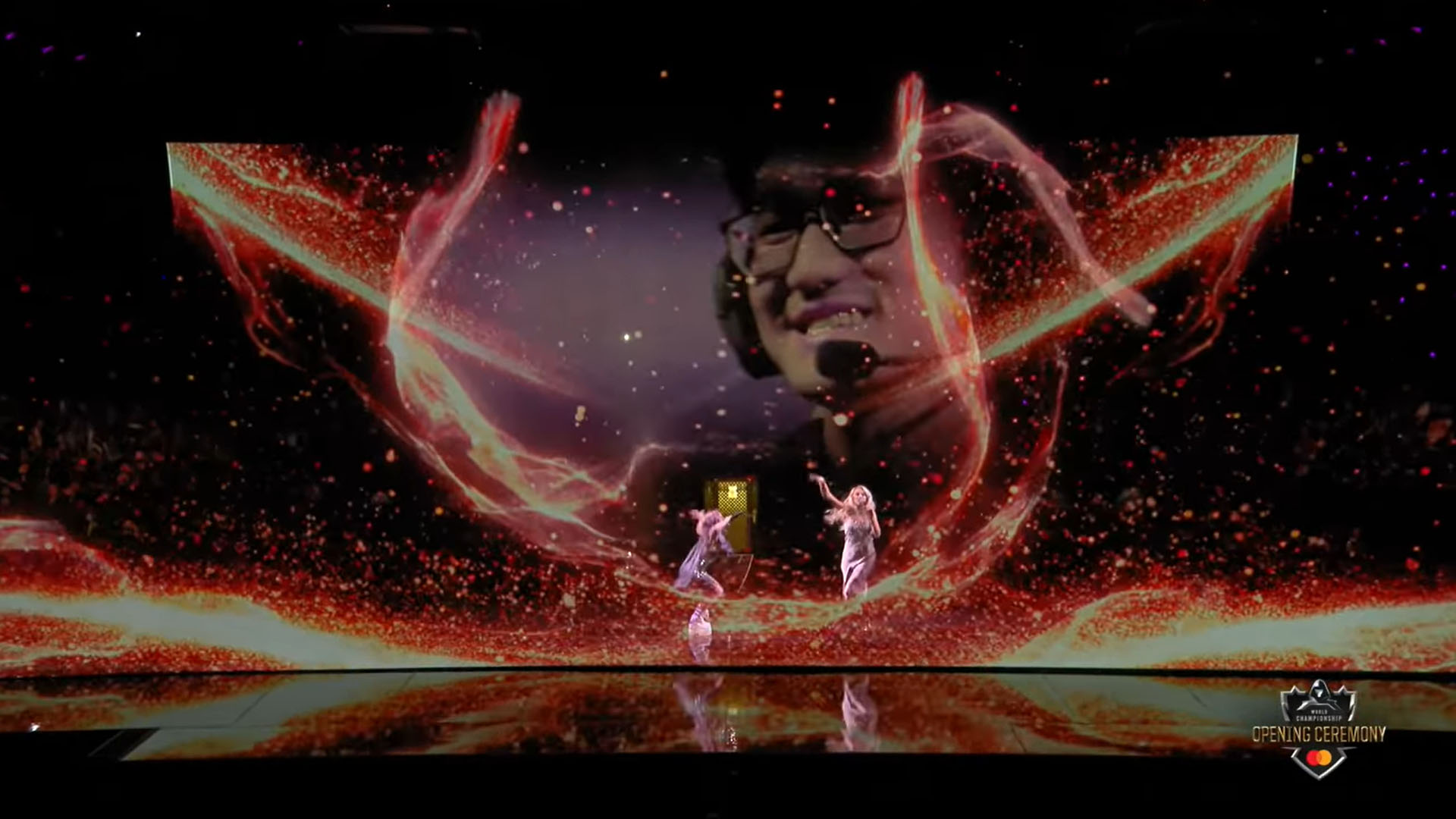League of Legends『Opening Ceremony 2019 World Championship Finals』(2019) 上海ホログラフィックハーフスクリーンによる演出が不思議感を醸し出す